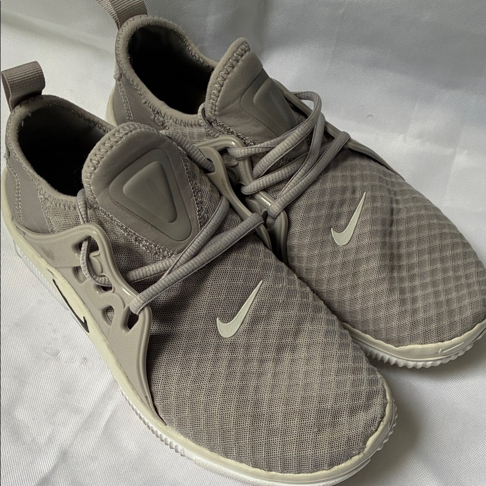 Nike Men's Taupe Athletic Shoes 7.5